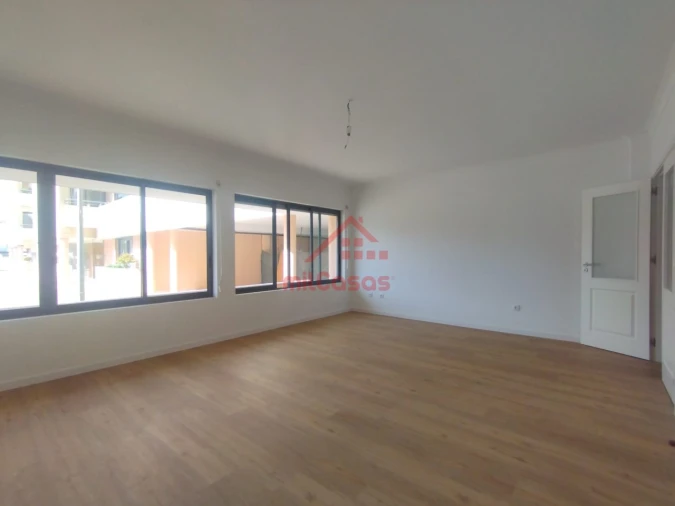 Apartamento T2 para Arrendamento em Bombarral e Vale Covo Foto 13
