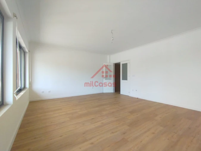 Apartamento T2 para Arrendamento em Bombarral e Vale Covo Foto 14