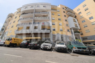 Loja para Arrendamento em Algés, Linda-A-Velha e Cruz Quebrada-Dafundo
