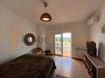 Moradia T3 para Venda em Santa Barbara de Nexe