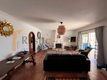 Moradia T3 para Venda em Santa Barbara de Nexe