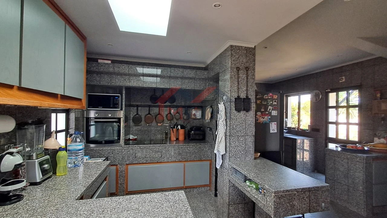Moradia T5 para Venda em Santa Barbara de Nexe Foto 12