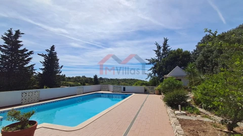 Moradia T5 para Venda em Santa Barbara de Nexe