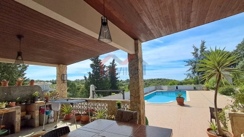 Moradia T5 para Venda em Santa Barbara de Nexe
