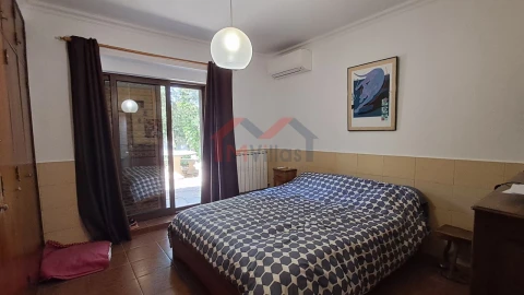 Moradia T5 para Venda em Santa Barbara de Nexe