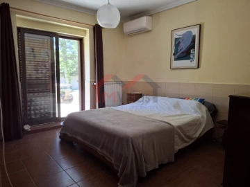 Moradia T5 para Venda em Santa Barbara de Nexe