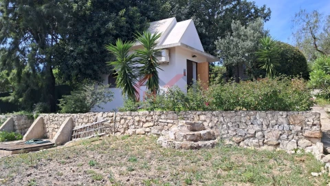 Moradia T5 para Venda em Santa Barbara de Nexe