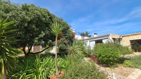 Moradia T5 para Venda em Santa Barbara de Nexe
