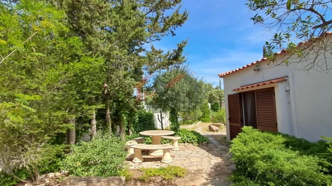 Moradia T5 para Venda em Santa Barbara de Nexe