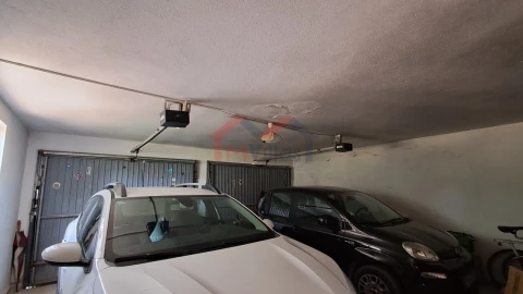 Moradia T5 para Venda em Santa Barbara de Nexe