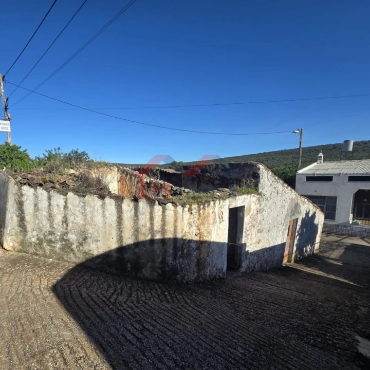 Moradia T3 para Venda em Salir Foto 2