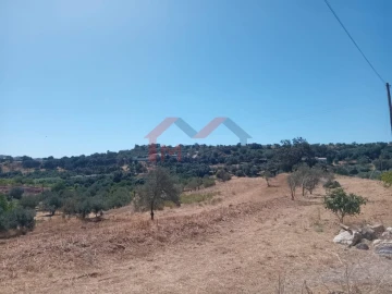 Moradia T2 para Venda em Querença, Tôr e Benafim