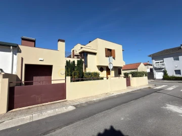 Moradia T2 para Venda em Paranhos