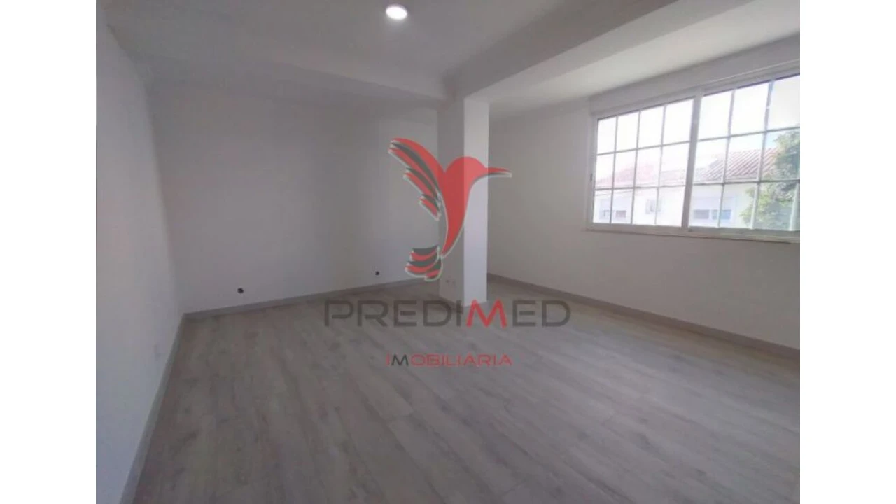 Moradia T6 para Venda em Carcavelos e Parede Foto 8