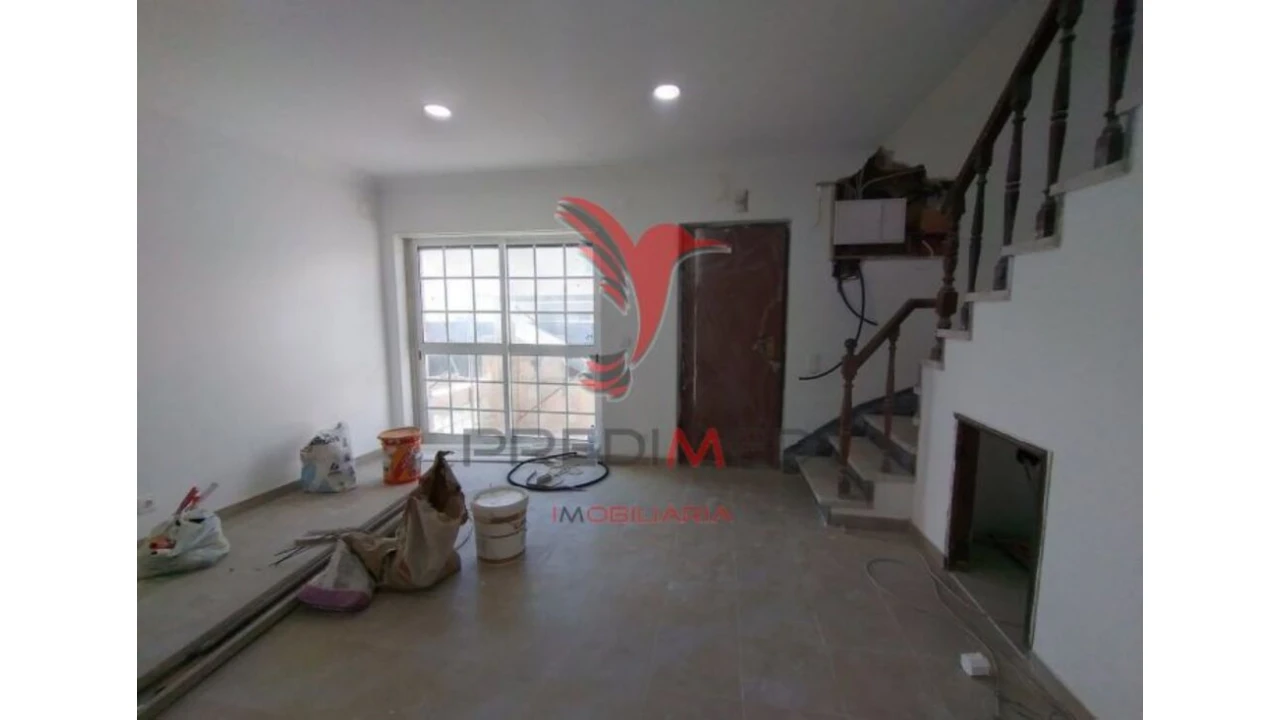 Moradia T6 para Venda em Carcavelos e Parede Foto 13