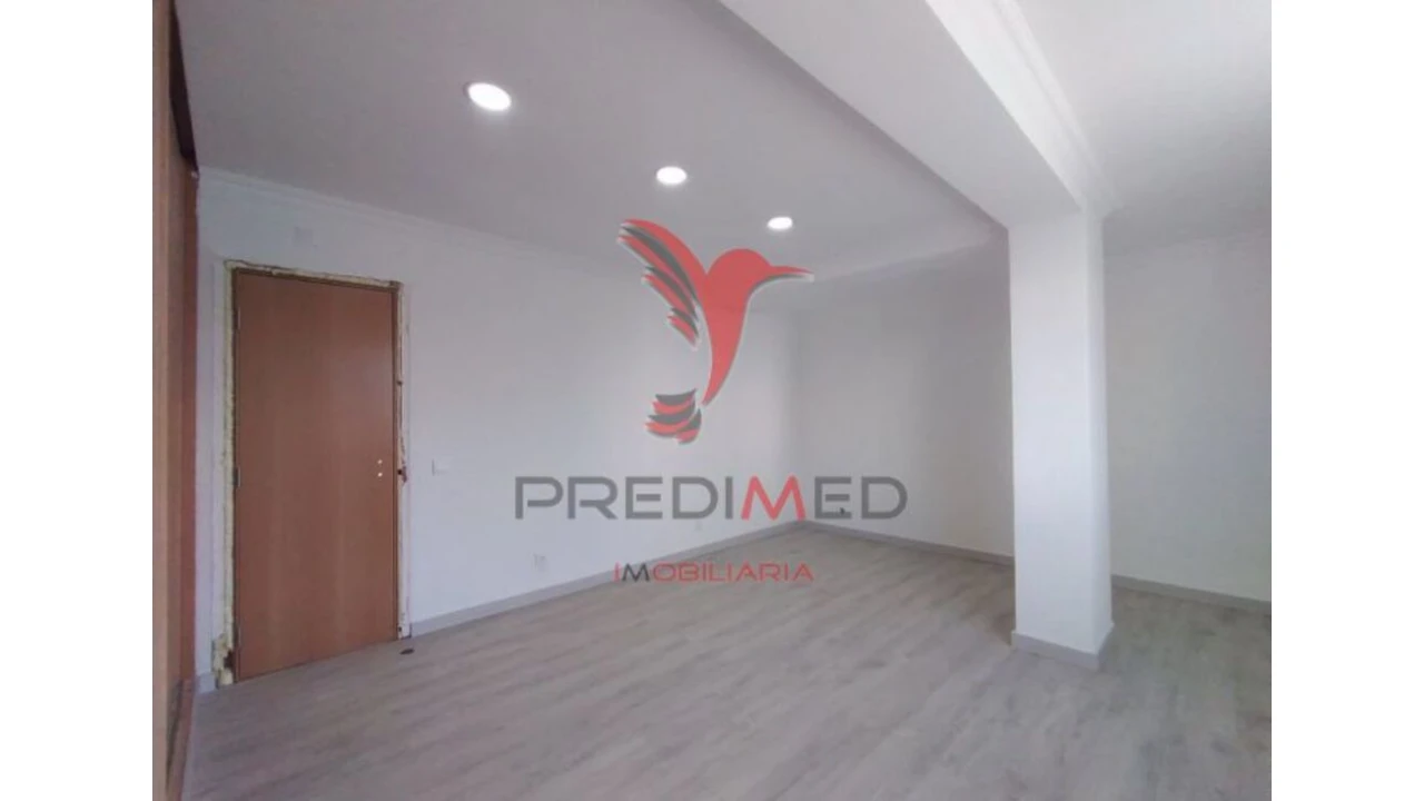 Moradia T6 para Venda em Carcavelos e Parede Foto 4