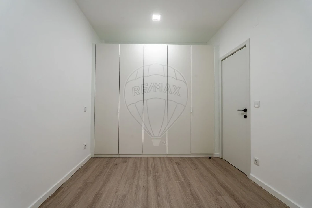 Apartamento T3 para Arrendamento em Campo de Ourique Foto 3