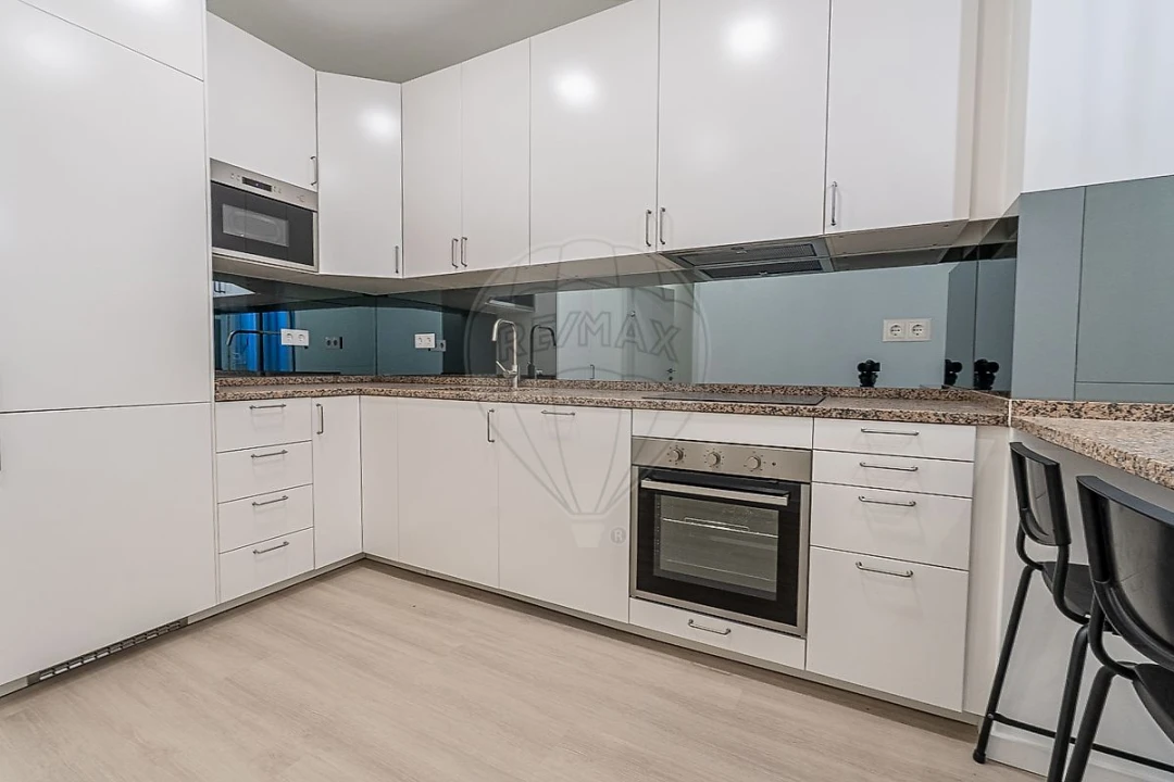 Apartamento T3 para Arrendamento em Campo de Ourique Foto 7