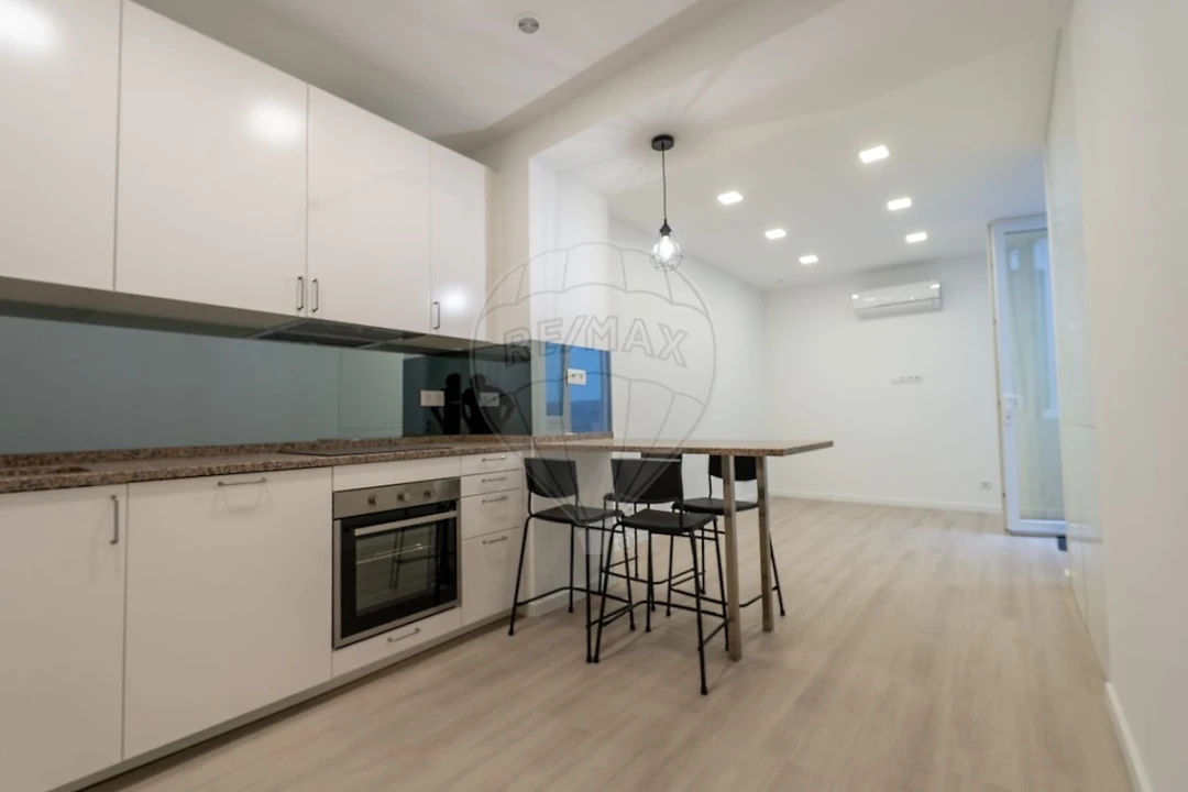 Apartamento T3 para Arrendamento em Campo de Ourique Foto 5