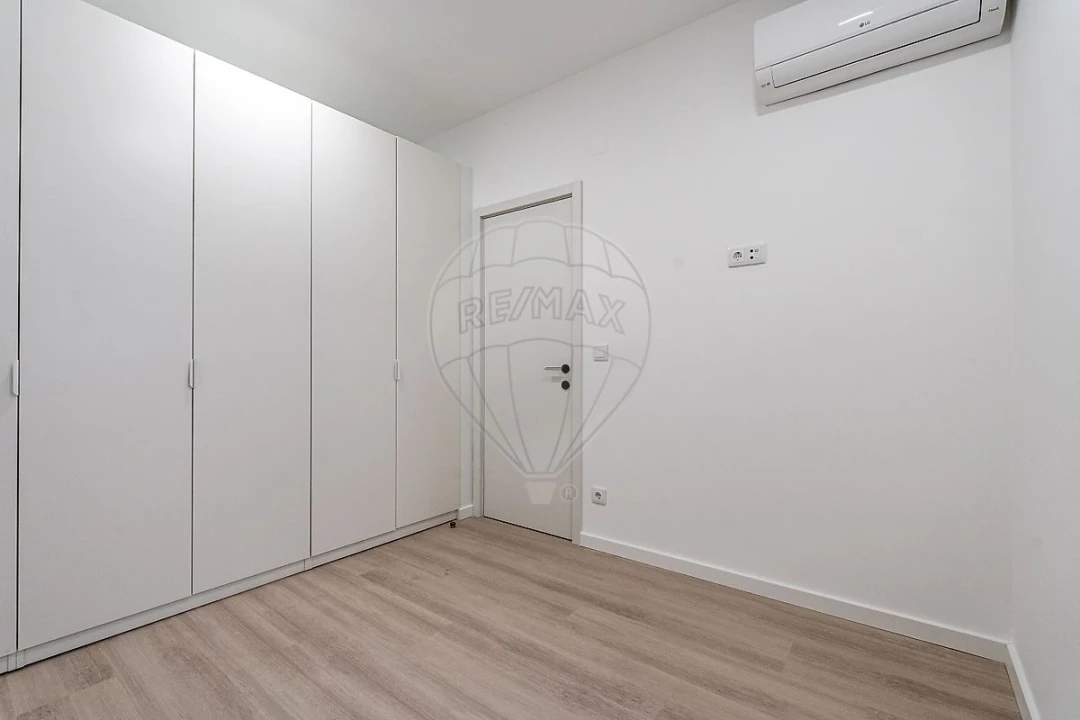 Apartamento T3 para Arrendamento em Campo de Ourique Foto 2
