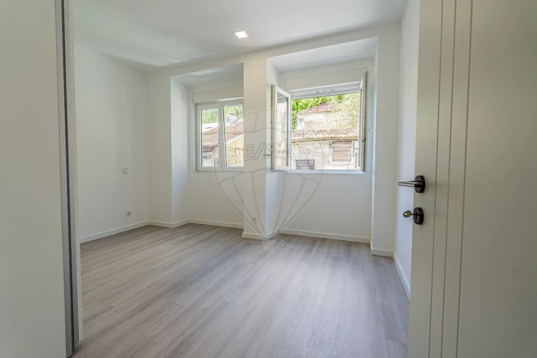 Apartamento T3 para Arrendamento em Campo de Ourique Foto 23