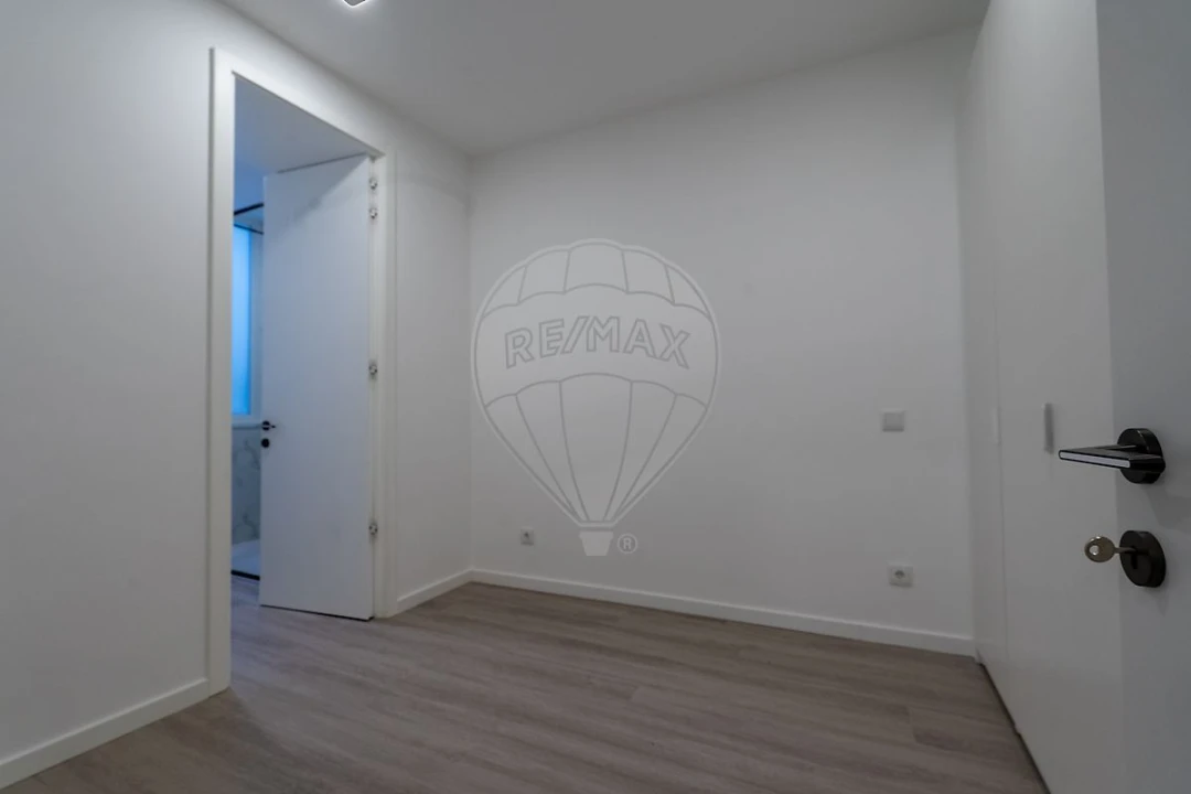 Apartamento T3 para Arrendamento em Campo de Ourique Foto 1