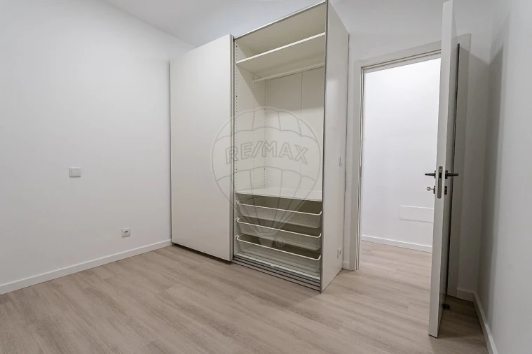 Apartamento T3 para Arrendamento em Campo de Ourique Foto 31