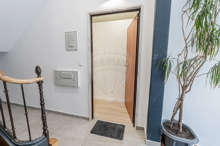 Apartamento T3 para Arrendamento em Campo de Ourique Foto 17