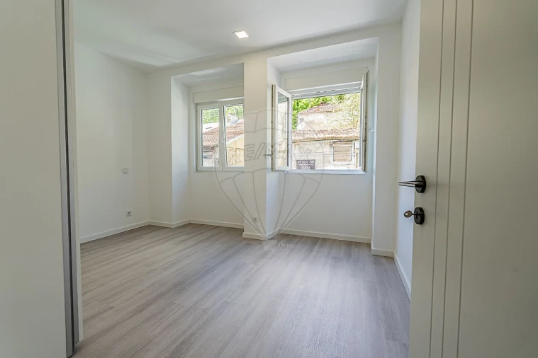 Apartamento T3 para Arrendamento em Campo de Ourique Foto 23