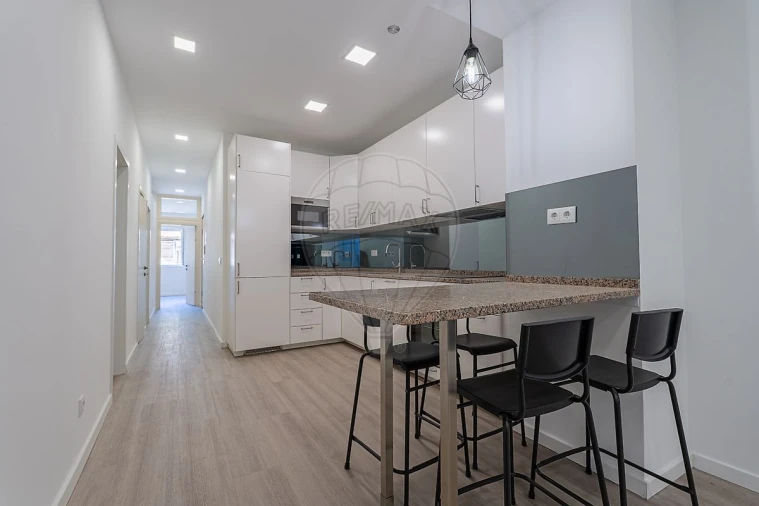 Apartamento T3 para Arrendamento em Campo de Ourique Foto 9