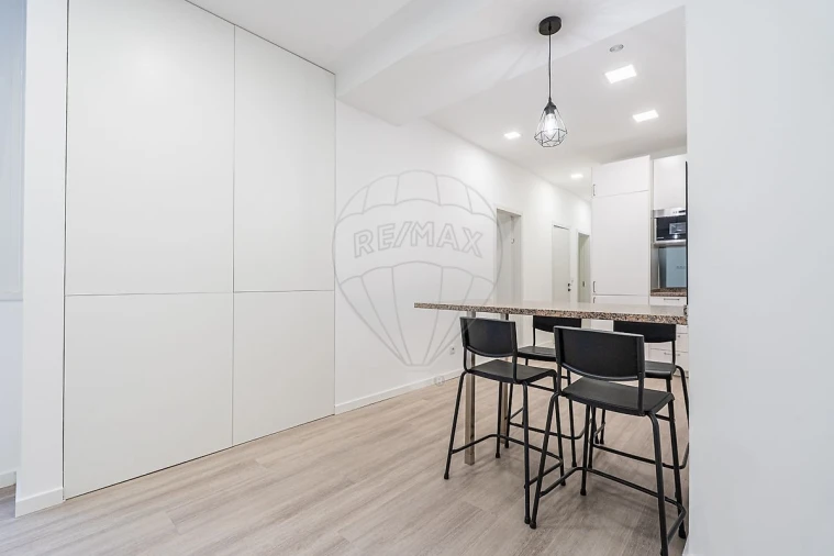 Apartamento T3 para Arrendamento em Campo de Ourique Foto 8