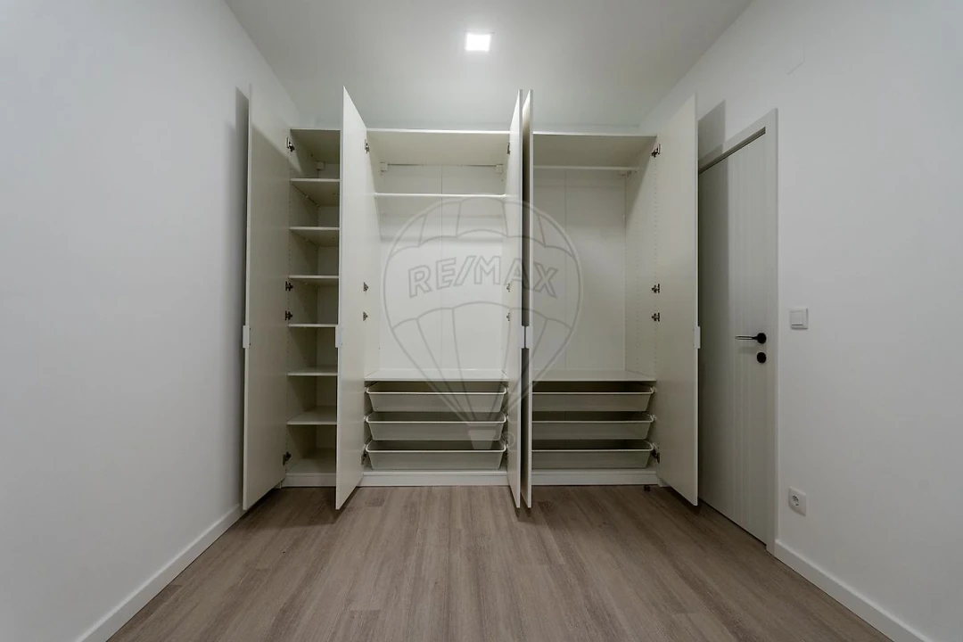 Apartamento T3 para Arrendamento em Campo de Ourique Foto 4
