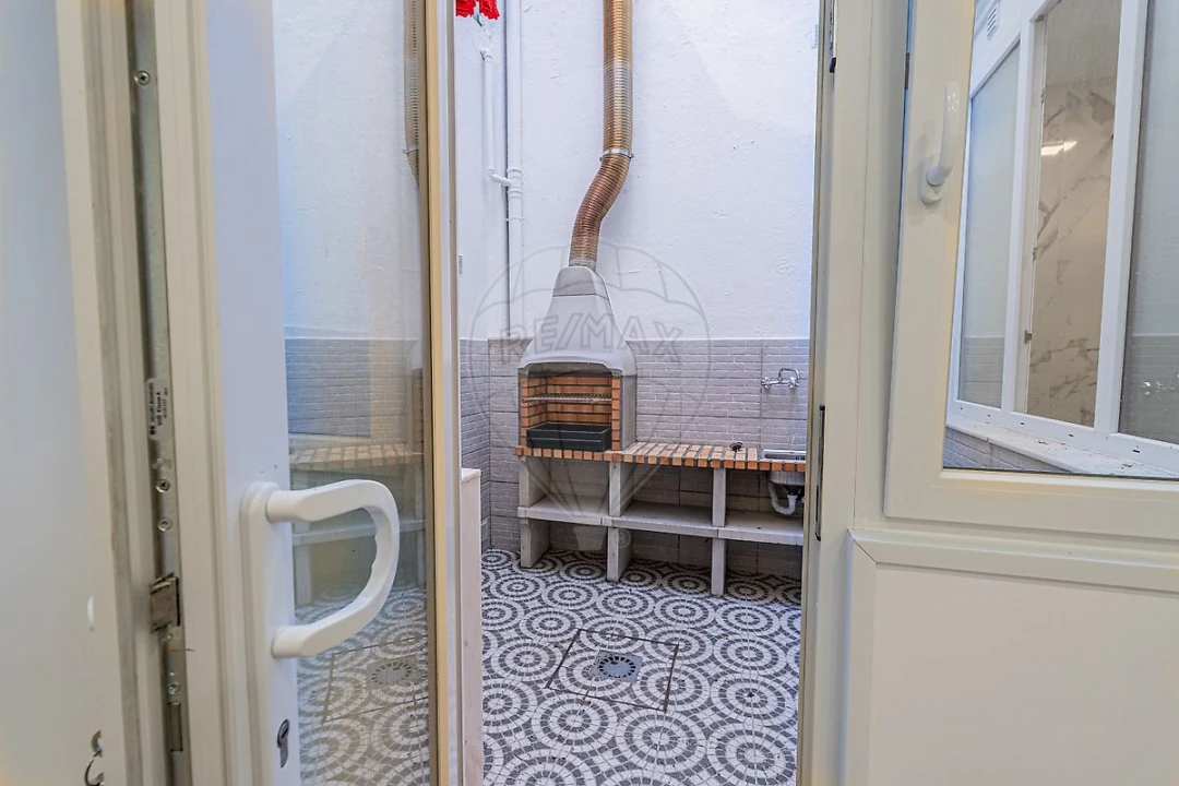 Apartamento T3 para Arrendamento em Campo de Ourique Foto 11