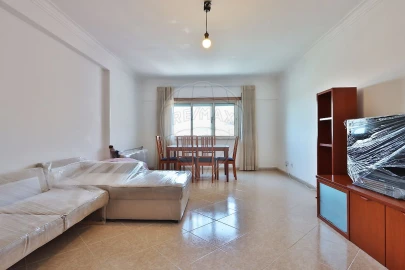 Apartamento T2 para Arrendamento em Cacém e São Marcos