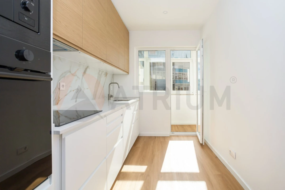 Apartamento T3 para Venda em Almada, Cova da Piedade, Pragal e Cacilhas Foto 1