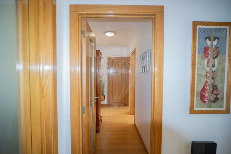 Apartamento T3 para Venda em São Domingos de Rana Foto 24