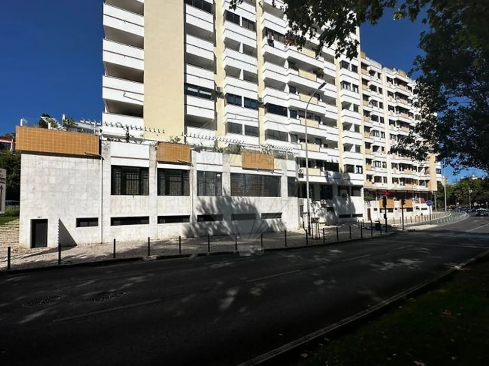 Apartamento T6 para Venda em Areeiro Foto 9