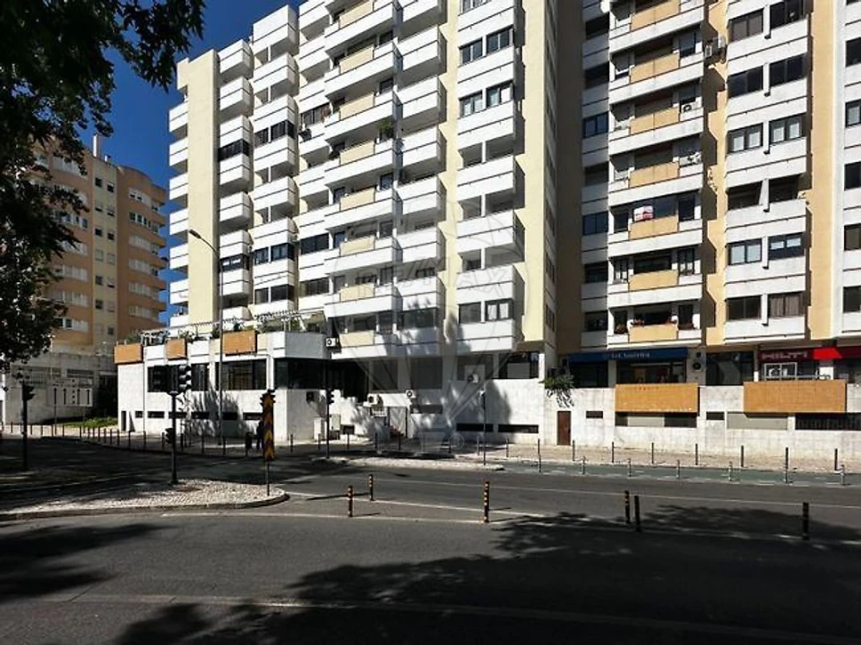 Apartamento T6 para Venda em Areeiro Foto 1