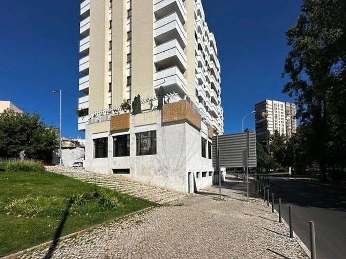 Apartamento T6 para Venda em Areeiro Foto 6