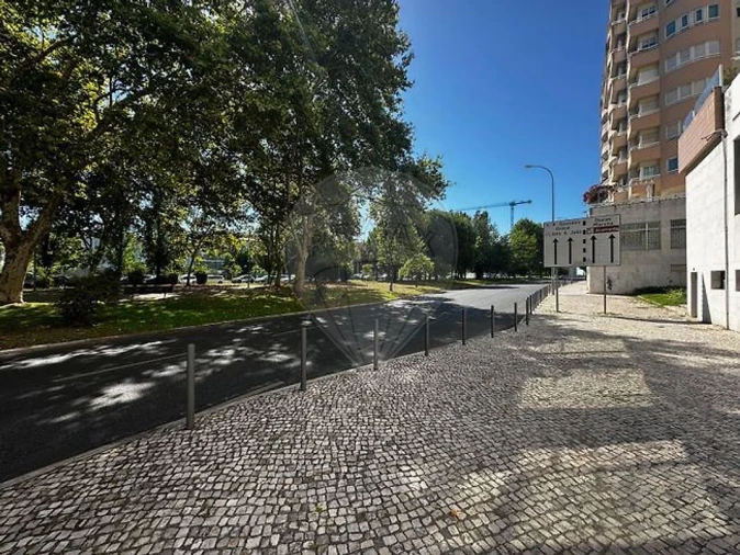 Apartamento T6 para Venda em Areeiro Foto 5