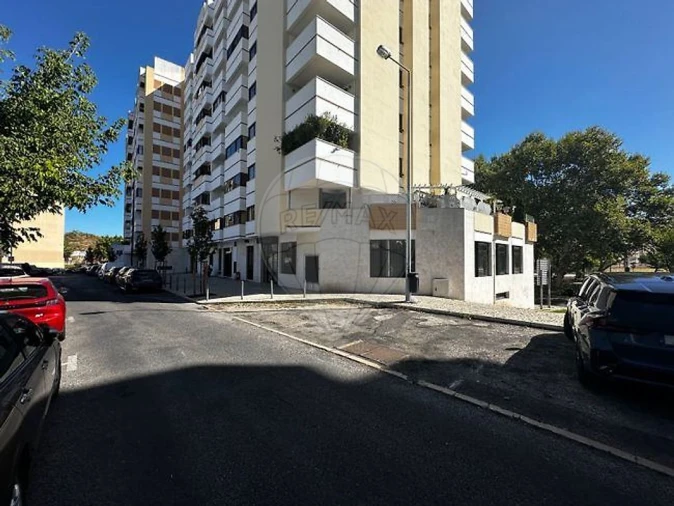 Apartamento T6 para Venda em Areeiro Foto 3