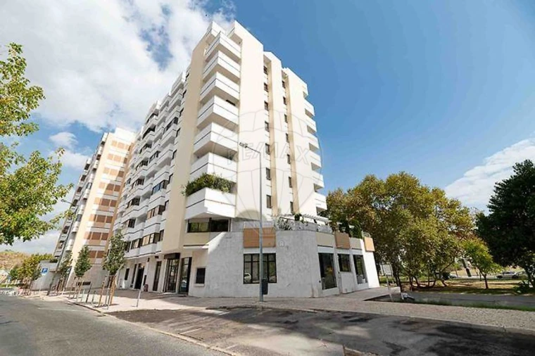 Apartamento T6 para Venda em Areeiro Foto 11