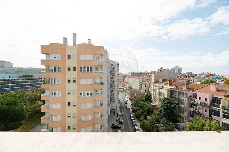 Apartamento T6 para Venda em Areeiro Foto 13