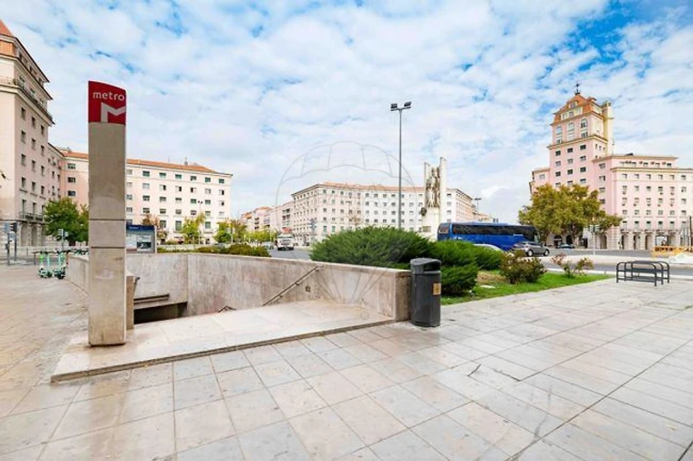 Apartamento T6 para Venda em Areeiro Foto 14