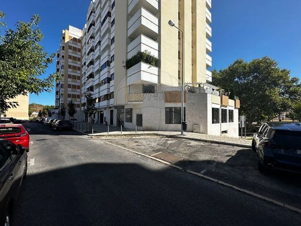 Apartamento T6 para Venda em Areeiro Foto 3