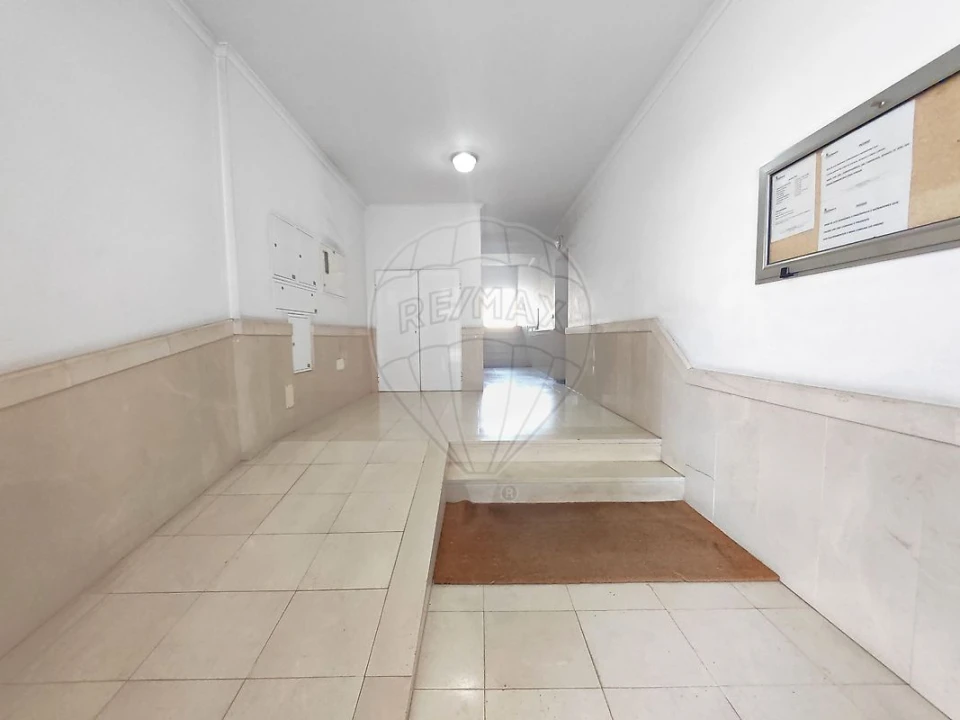 Apartamento T3 para Venda em Oliveira de Frades, Souto de Lafões e Sejães Foto 2