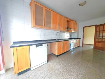 Apartamento T3 para Venda em Oliveira de Frades, Souto de Lafões e Sejães