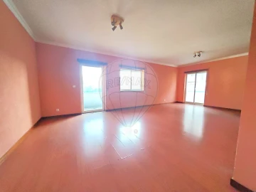 Apartamento T3 para Venda em Oliveira de Frades, Souto de Lafões e Sejães