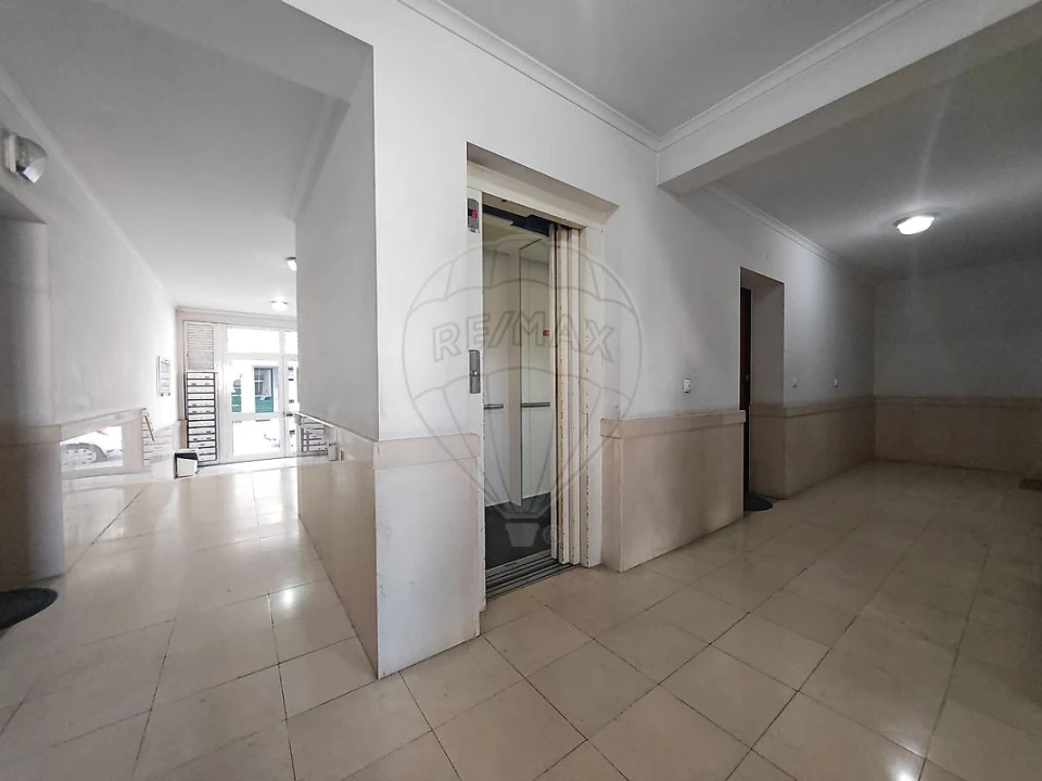 Apartamento T3 para Venda em Oliveira de Frades, Souto de Lafões e Sejães Foto 3