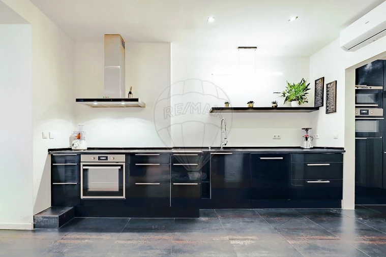 Apartamento T6 para Venda em Santo António Foto 4